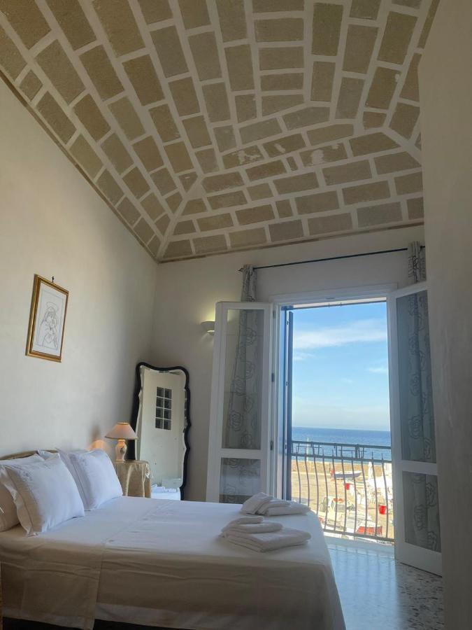Отель La Camera Sul Porto Мареттимо Экстерьер фото
